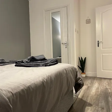 Entire 2 Bedroom House With Indoor Fireplace Сasa de vacaciones *