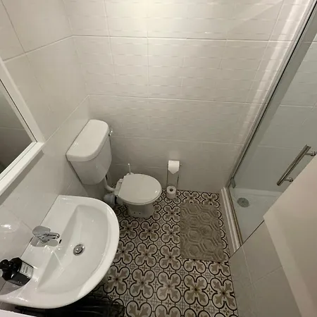 Entire 2 Bedroom House With Indoor Fireplace