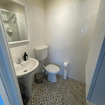 Entire 2 Bedroom House With Indoor Fireplace Дублин