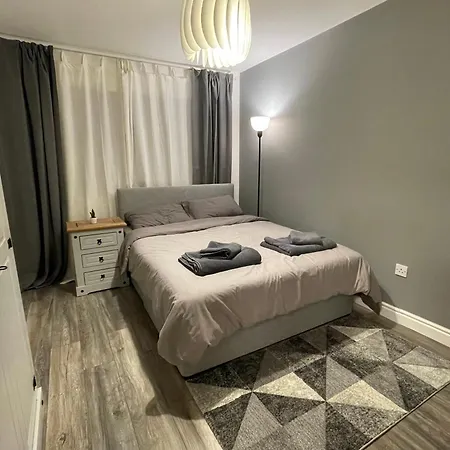 بيت للعطل Entire 2 Bedroom House With Indoor Fireplace *