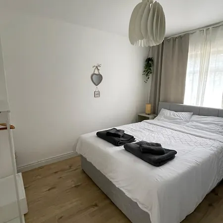 Entire 2 Bedroom House With Indoor Fireplace بيت للعطل دبلن