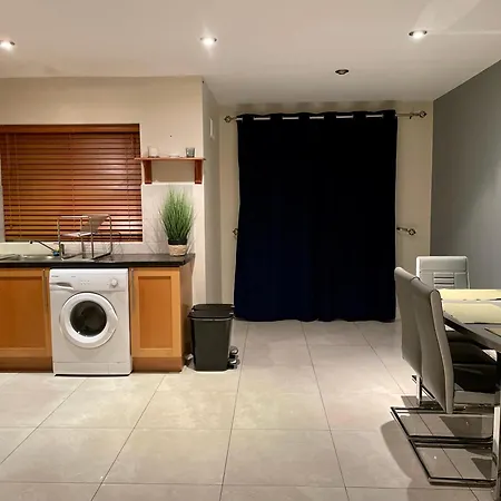 Entire 2 Bedroom House With Indoor Fireplace Δουβλίνο